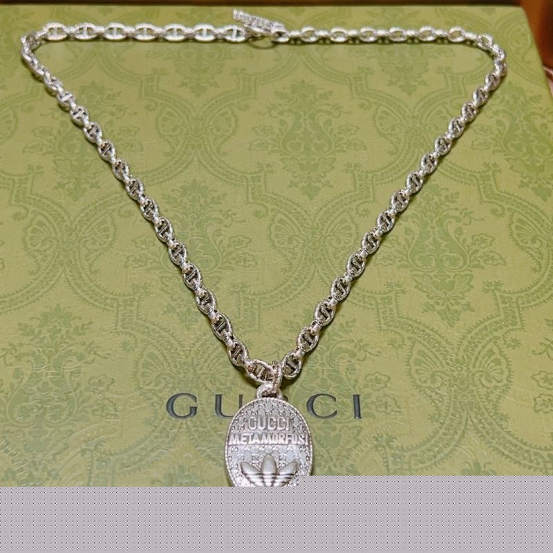G*u*i necklaces